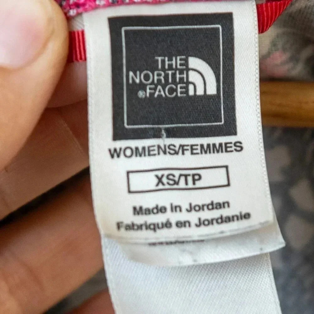 The North  Face | gray Pink Scallop Neck short sleeves | XS - Picture 2 of 3